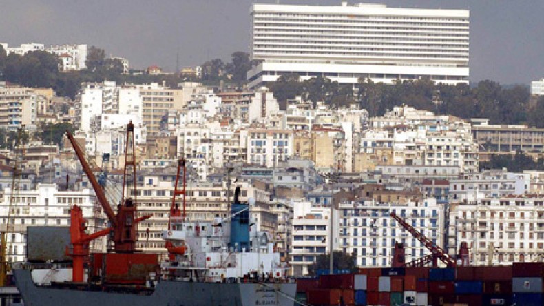 الجزائر: انخفاض واردات السكر خلال الأشهر الـ11 الأولى من 2013