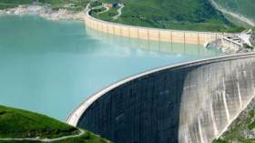 أعوان الوكالة الوطنية للسدود ينقلون احتجاجهم إلى مبنى الحكومة