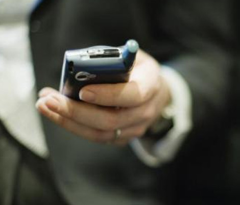 Algeria puts upper limit to phone call invoices for senior executives