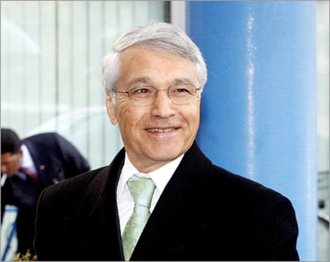 Chakib Khelil “flees” Algeria