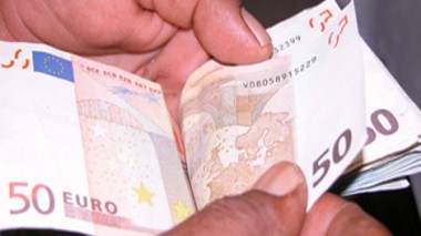 Bank of Algeria: Trading, transfer of hard currency under tight control