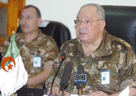 Algeria: Gaid Saleh on patrol to southern borders