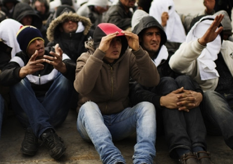 Algerian illegal immigrants flee detention center in Italy