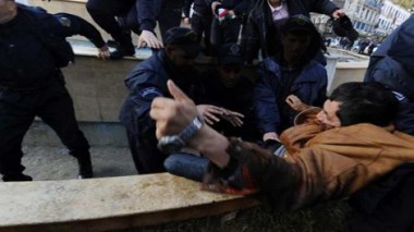 Police repress pre-employment protesters in Algeria
