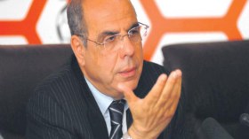 روراوة‮ ‬يستقبل بطروني‮ ‬في‮ ‬مكتبه