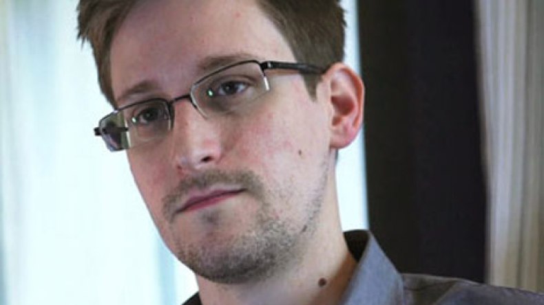 والد ادوارد سنودن ينصحه بالبقاء في روسيا