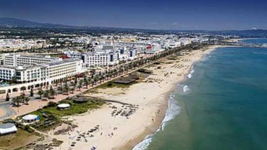 Tunisian tourism: Number of Algerian tourists dropped to the half due to revolution