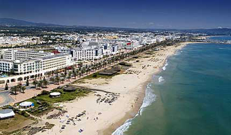 Tunisian tourism: Number of Algerian tourists dropped to the half due to revolution