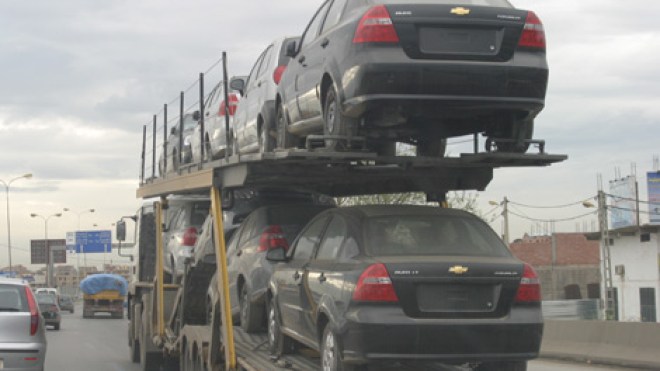 العقار يقضي على نصف واردات الجزائر للسيارات في جانفي 2014