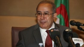 الجزائر تدعو الفرقاء الليبيين إلى الحوار والتوافق