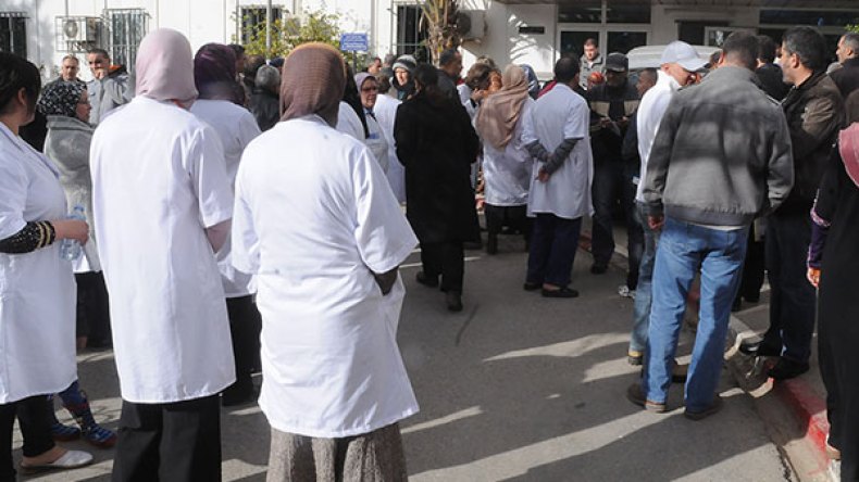 اتحادية عمال الصحة تطالب بإدماج 25 ألف مستخدم في مناصبهم