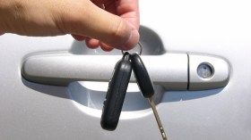 وكالات كراء السيارات… ضحايا برتبة لصوص ومجرمين!