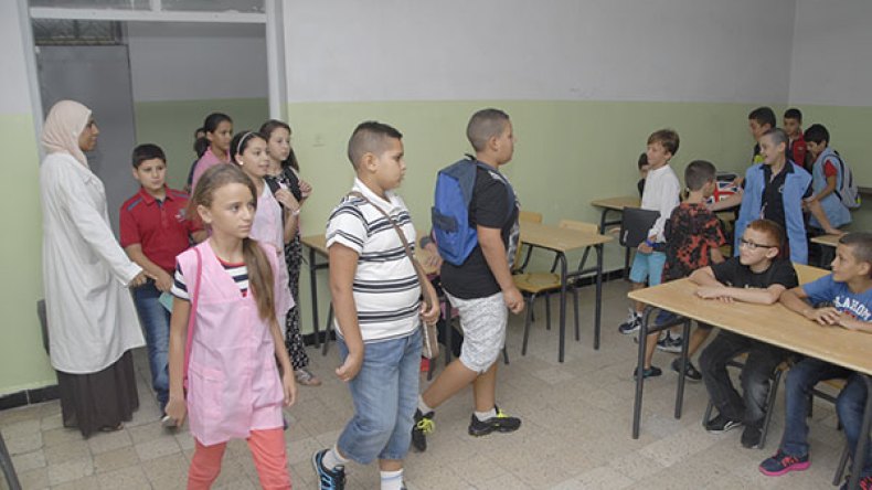 التربية: طاولات وكراسي أم صراع فكري وسياسي؟