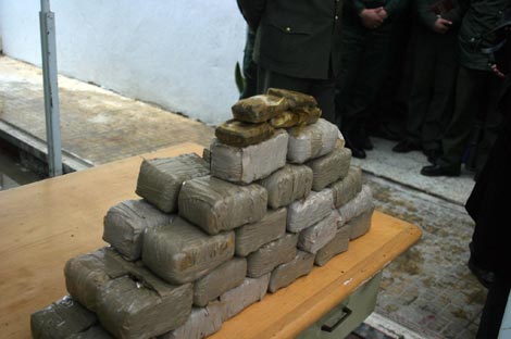 Tébessa: une femme dans un gang de trafic de drogue !