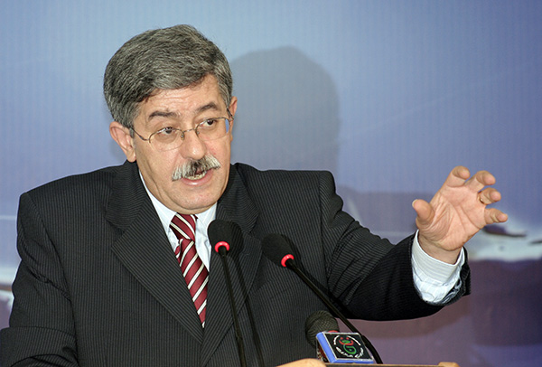 Ahmed Ouyahia: “Political inheritance is ruled out and Algeria isn’t Egypt”