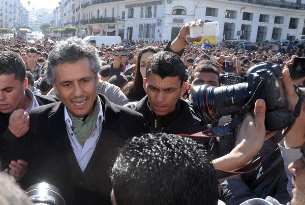 Endettement externe: Nekkaz menace d’investir les rues