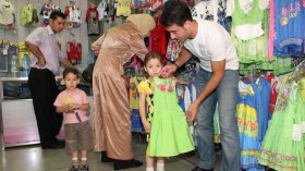 مواطنون يبيعون “ممتلكاتهم” لتغطية مصاريف العيد والدخول المدرسي