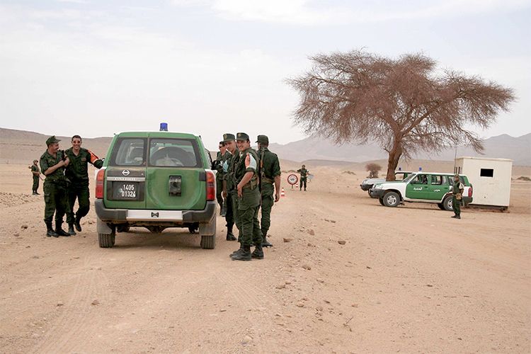 L’Algérie érige une clôture à sa frontière avec la Tunisie