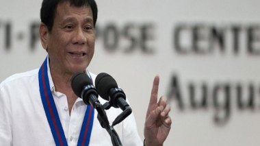 Le président philippin se vante d'avoir jeté un homme d'un hélicoptère