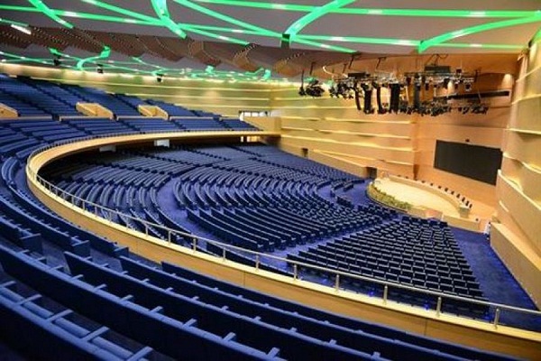 Staouéli : Le président Bouteflika inaugure le nouveau Palais des Congrès