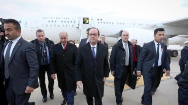 Hollande rend visite aux soldats français engagés contre l'EI en Irak