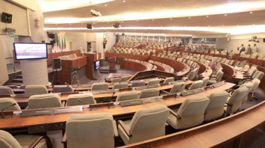 Will Bouteflika decide to organize prior Legislative Elections within the reforms?