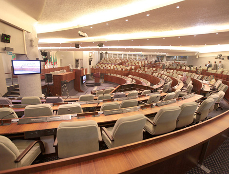 Will Bouteflika decide to organize prior Legislative Elections within the reforms?