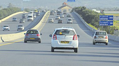 Ouali: “Des stations de péage prochainement sur l’autoroute Est-Ouest”