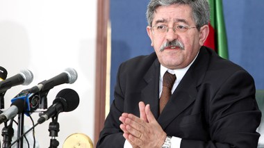 Ouyahia refuse l’emprunt extérieur et défend Benghebrit