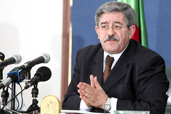 Ouyahia refuse l’emprunt extérieur et défend Benghebrit