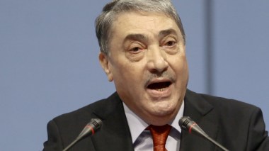 Benflis criticizes Bouteflika: “I am the candidate and not my brother”