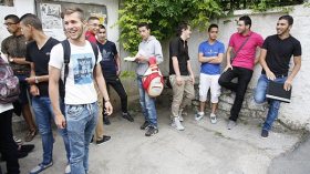 الألمنيوم والأحذية لتمرير الهواتف الذكية عبر جهاز كشف المعادن!