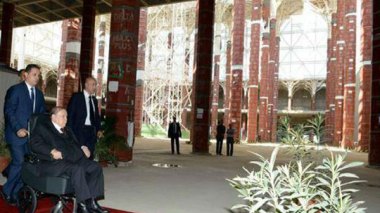 Grande Mosquée d’Alger : Bouteflika inspecte les travaux