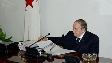 Bouteflika prépare la prochaine constitution
