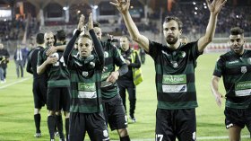 السنافر يهدرون الوصافة!