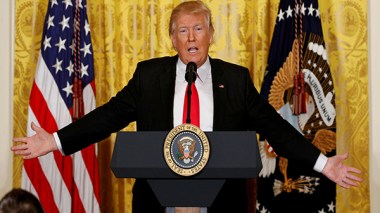 Trump promet un nouveau décret sur l'immigration