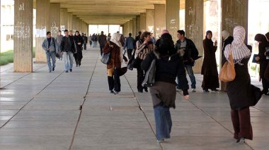 Des parents empêchent leurs filles universitaires d’étudier le soir!
