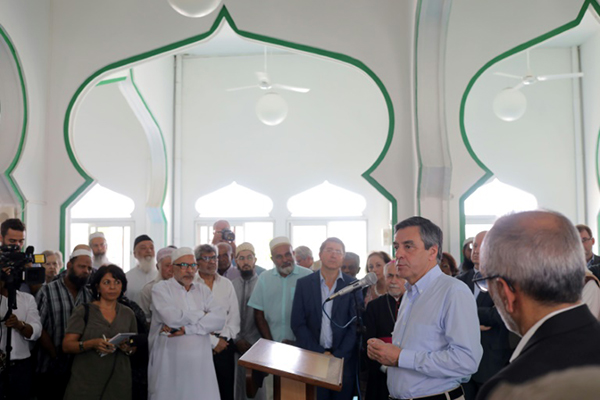 Fillon appelle les musulmans à exprimer leur «colère contre les extrémistes»