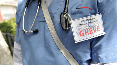 Les médecins résidents poursuivent leur débrayage