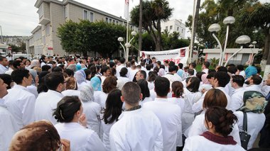 Les médecins poursuivent leur mouvement de protestation