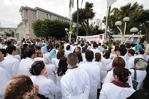 Les médecins poursuivent leur mouvement de protestation
