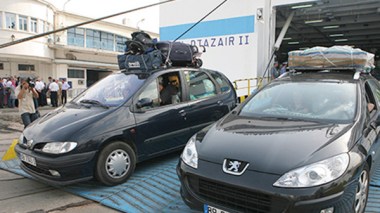 Algerian emigrants facing disgraceful practices in Algeria’s ports and airports