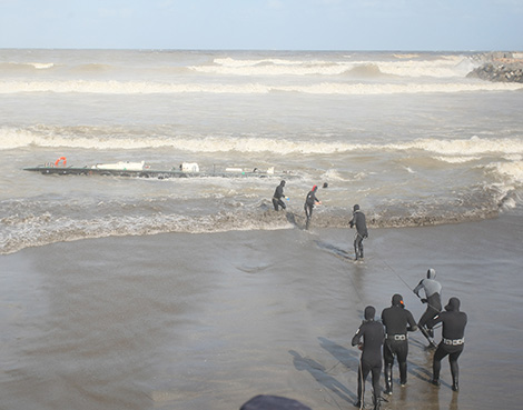 Tempête au port d’Alger : poursuite des recherches pour retrouver le troisième marin disparu mardi