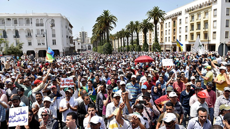 آلاف المغاربة يتظاهرون بالدار البيضاء
