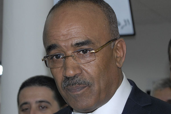 Bedoui exhorte la population à contribuer aux efforts de la défense de la Nation