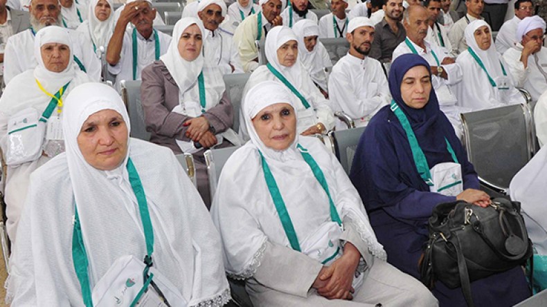 الشرطة ترافق الحجاج عبر شبابيك المراقبة