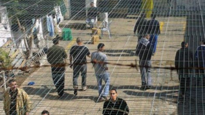 70 معتقلا فلسطينيا يُضربون عن الطعام في سجون الاحتلال
