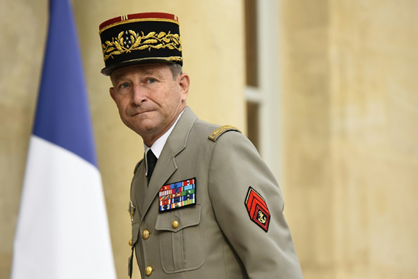 Le chef d'état-major des armées françaises annonce sa démission