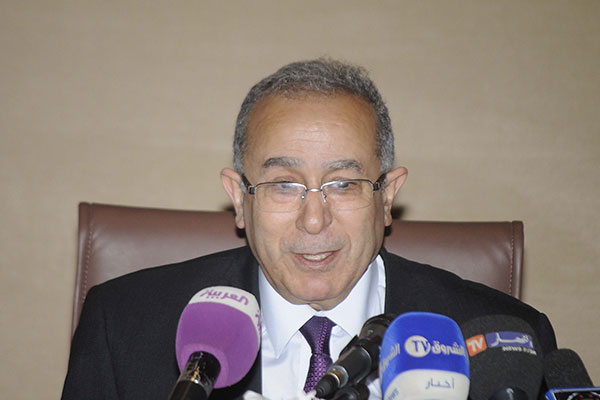 Algeria retroactively protests to France over “Maariv” journalist being part of French PM Valls’ delegation