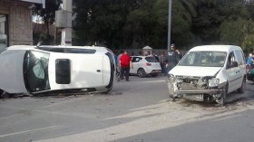 مصرع شاب وإصابة 10 أشخاص في اصطدام سيارتين ببلعباس